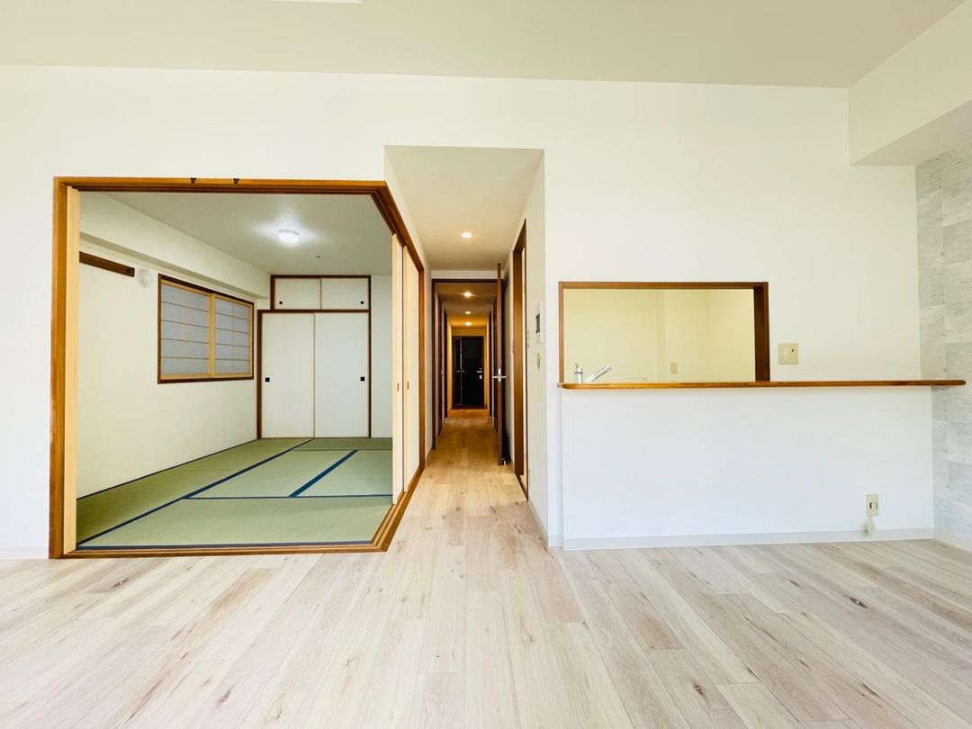 Renovated 3LDK Apartment Near Yokozutsumi Station, Osaka - Thumbnail 3