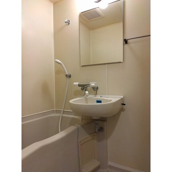 1K Apartment for Rent in Kumamoto Chuo Ward Near Suizenji Station - Thumbnail 4