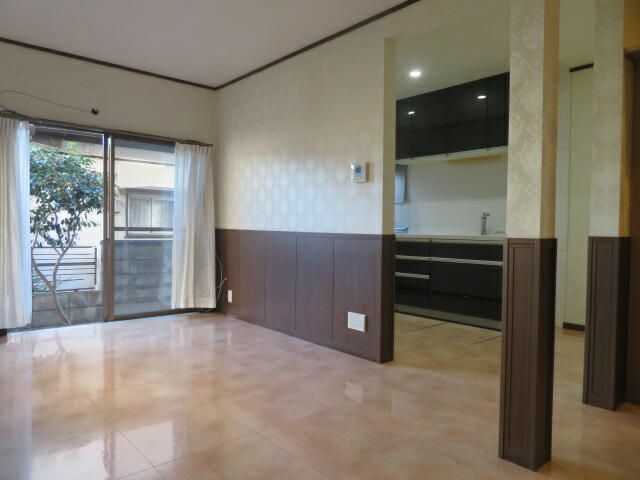 Renovated 2LDK Detached House in Quiet Yokohama Totsuka - Thumbnail 4