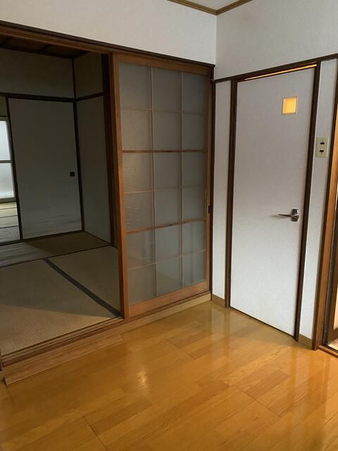 2DK Townhouse for Rent in Suminoe, Osaka - Corner Unit - Thumbnail 3