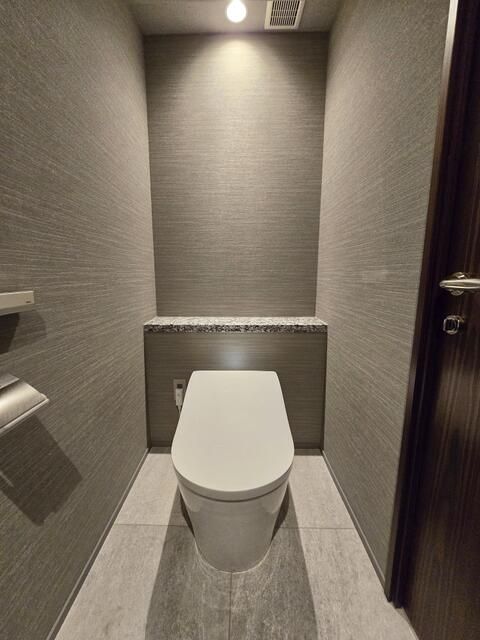 Grand Front Osaka 2LDK Designer Apartment for Sale - Thumbnail 3