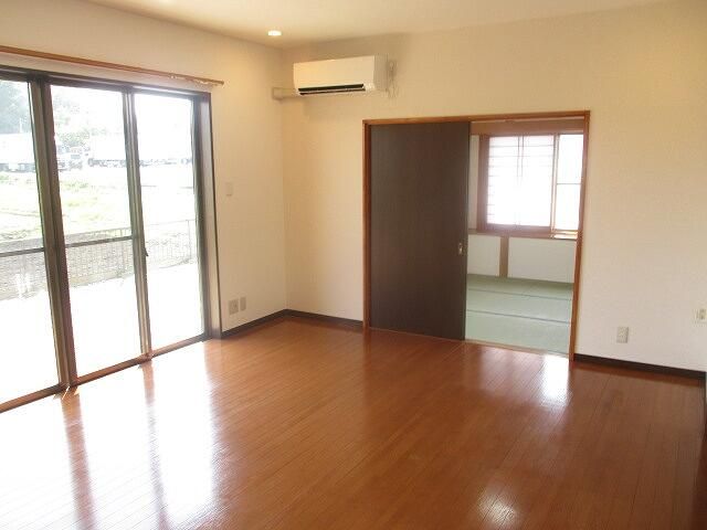Renovated 5LDK Detached House for Sale in Kasama, Ibaraki - Thumbnail 4