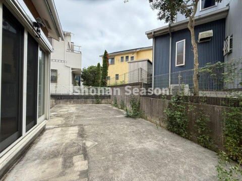 3LDK Detached House with Garden & Parking in Hiratsuka - Thumbnail 2