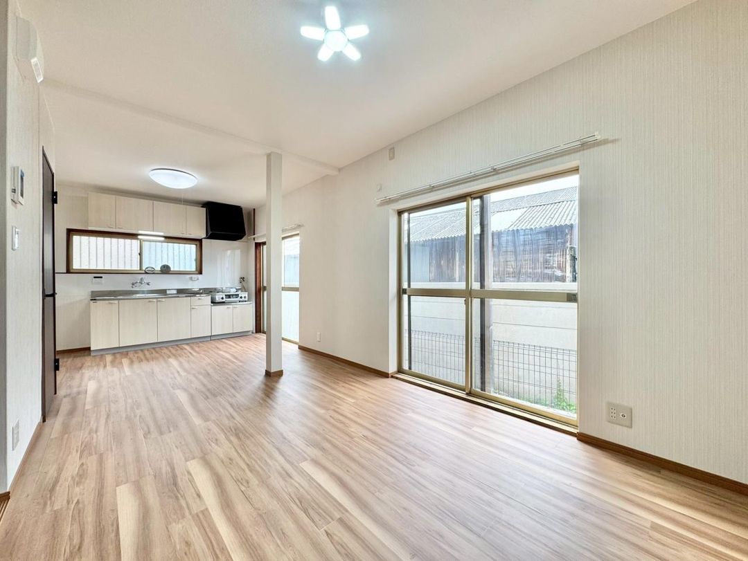 Renovated 3LDK House for Sale in Kaizuka, Osaka - 9.18% Yield - Thumbnail 3