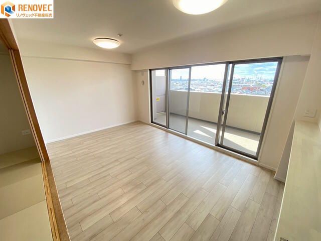 Renovated 3LDK Apartment for Sale in Sakai, Osaka - Thumbnail 3