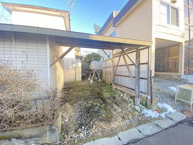 5LDK House for Sale in Hakodate, Hokkaido - Quiet Neighborhood - Thumbnail 4