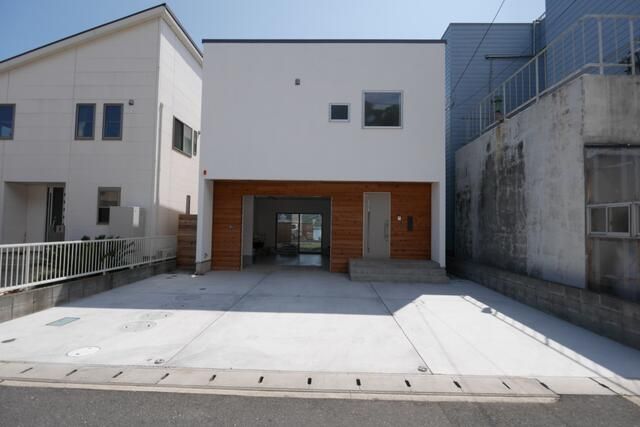 Oceanfront Garage House for Sale in Miura, Kanagawa - Thumbnail 2