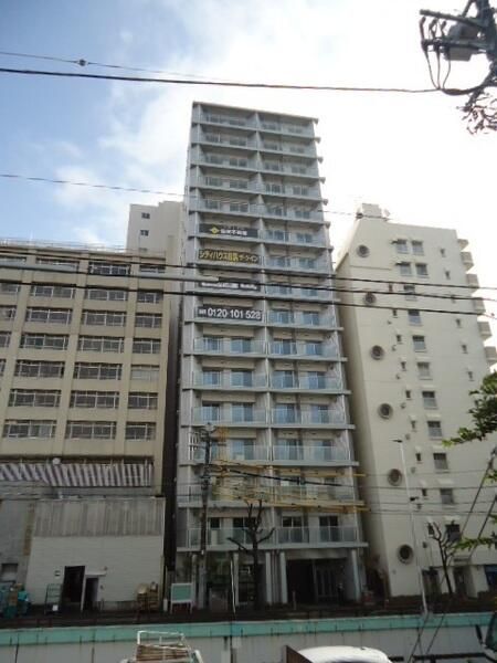 1K Apartment for Sale in Meguro, Tokyo - 2018 Build - Thumbnail 2