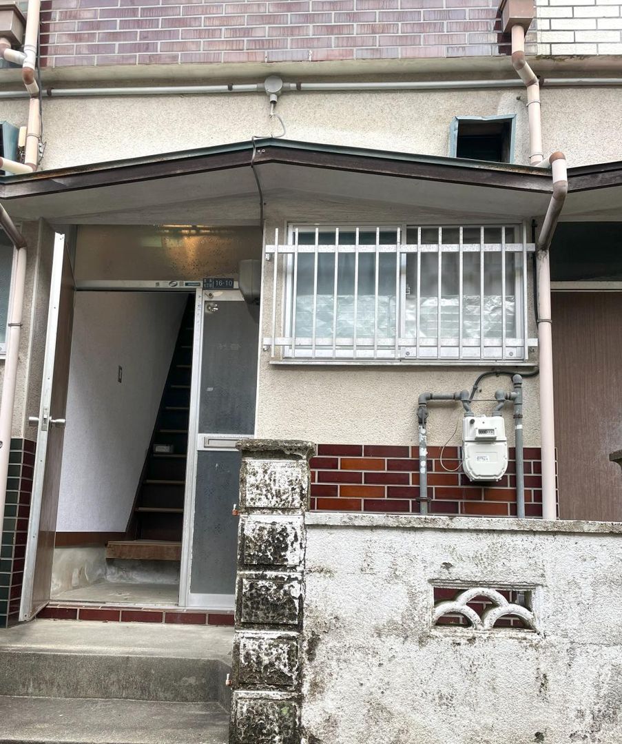 Renovated 3DK Terrace House for Rent in Daito City, Osaka - Image 1