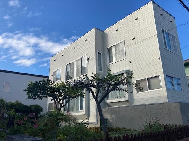 6LDK Detached House with Garden in Sapporo's Teine Ward - Thumbnail 2