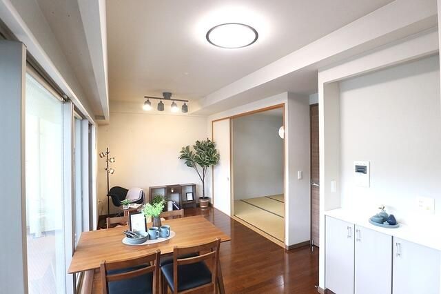 4LDK Pet-Friendly Apartment for Sale in Higashiosaka, Osaka - Thumbnail 2