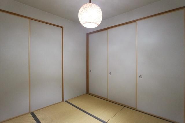 4LDK Pet-Friendly Apartment for Sale in Higashiosaka, Osaka - Thumbnail 4