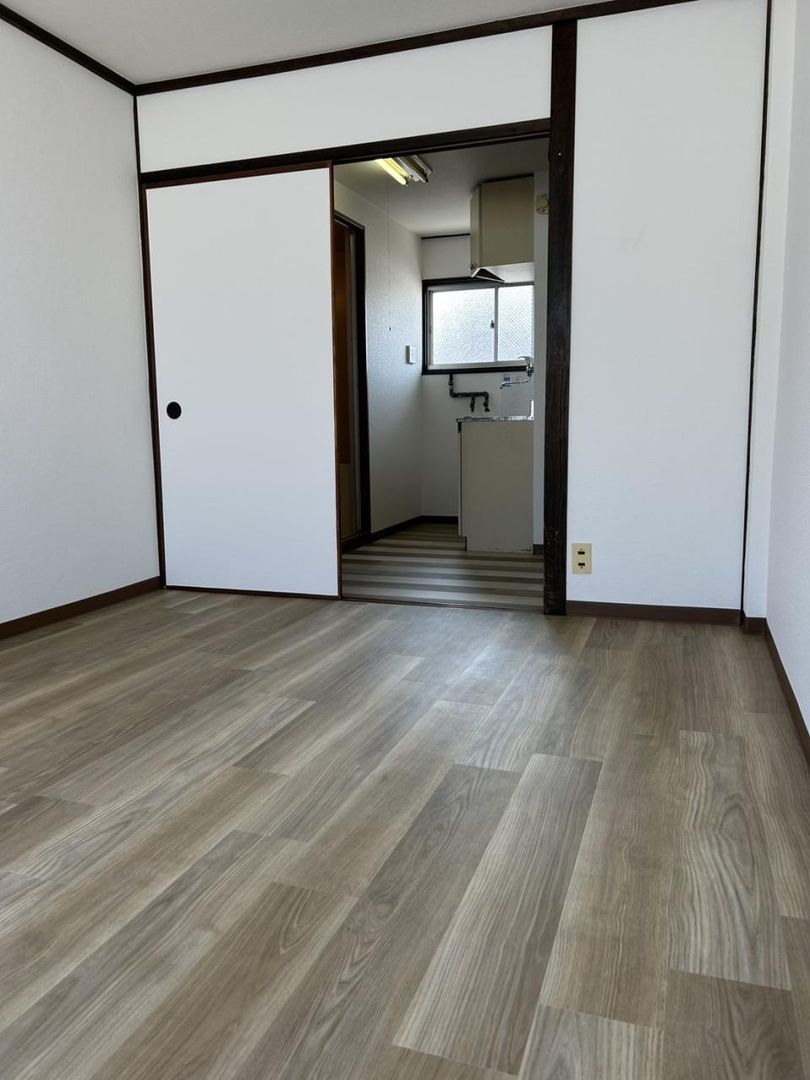 1DK Apartment for Rent in Nishinari, Osaka - 40,000 Yen - Thumbnail 2