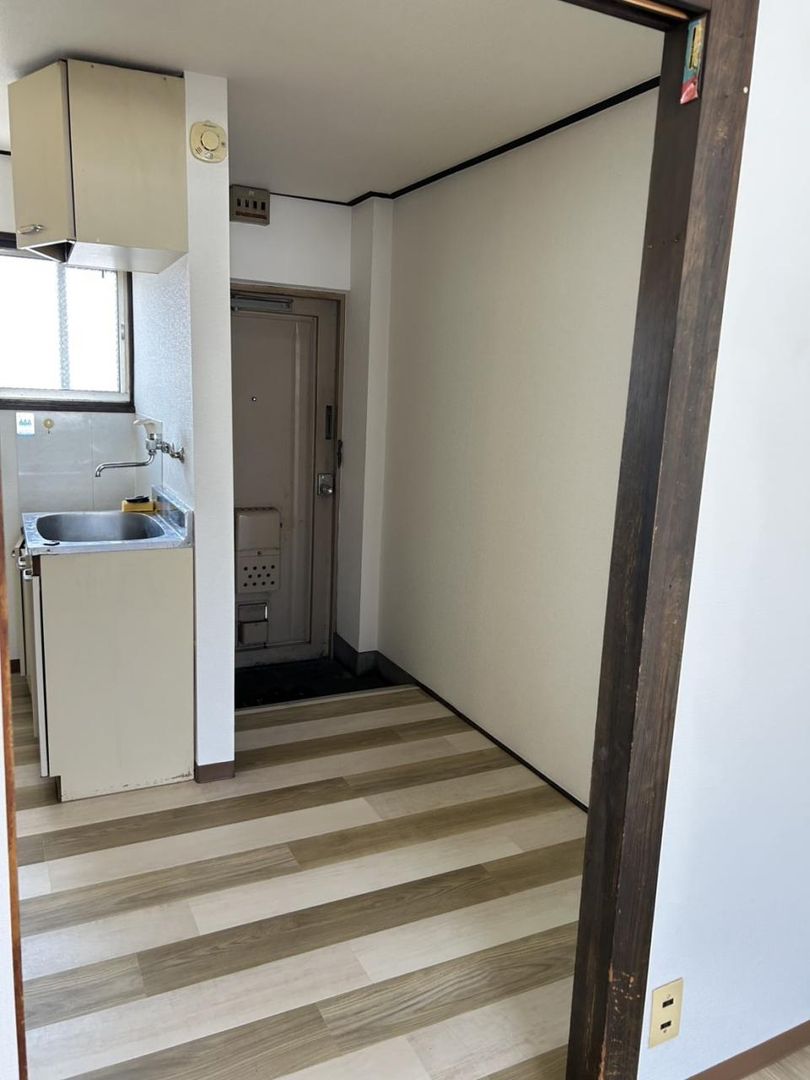 1DK Apartment for Rent in Nishinari, Osaka - 40,000 Yen - Thumbnail 3