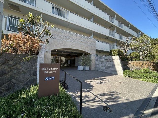 4LDK Renovated Apartment in Shichirigahama, Kamakura - Thumbnail 2