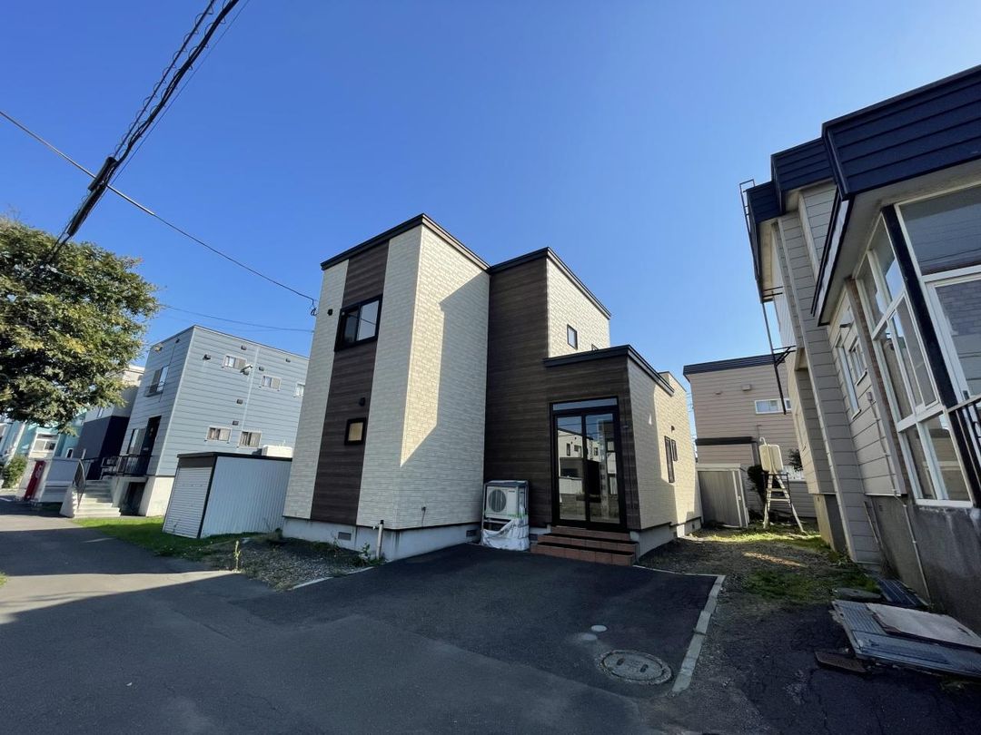 4LDK Detached House in Sapporo Higashi Ward with Garden & Parking - Image 1