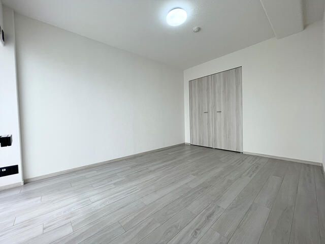 Renovated 2LDK Tower Apartment in Minato Ward, Osaka | 17th Floor Views - Thumbnail 4
