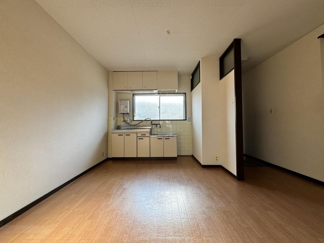 2DK Apartment for Rent in Kadoma, Osaka - 47,000 Yen - Thumbnail 2