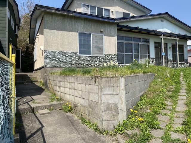 5LDK House for Sale in Muroran, Hokkaido with 9.77% Yield - Image 1