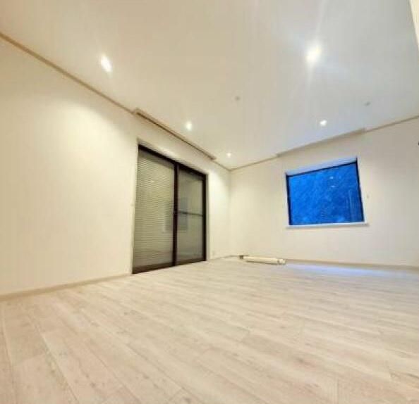 3SLDK Detached House for Sale in Zushi, Kanagawa - Thumbnail 2