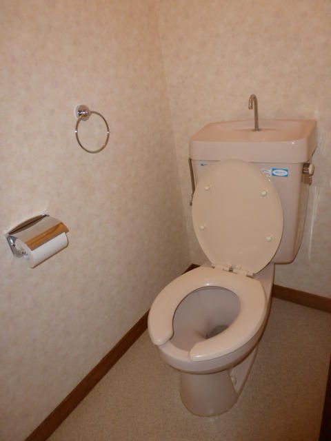 1K Apartment for Rent in Matsuyama, Ehime - 25,000 Yen - Thumbnail 4