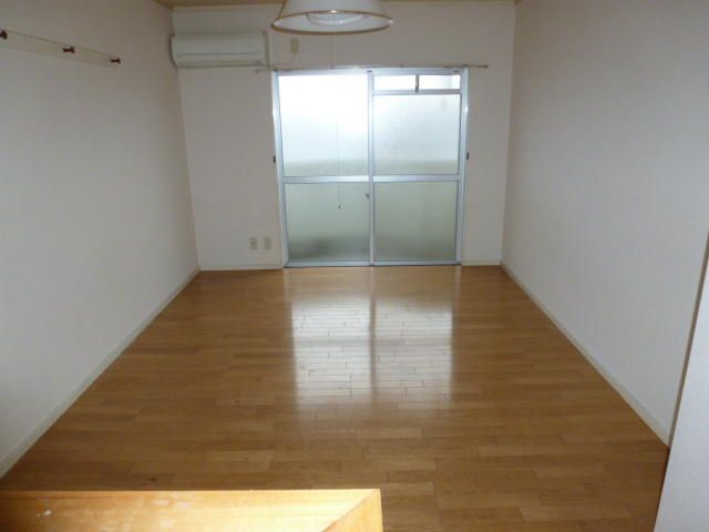 1K Apartment for Rent in Matsuyama, Ehime - 25,000 Yen - Thumbnail 2