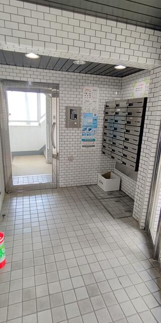 Suginami Studio Apartment for Sale with Tenant in Place - Thumbnail 4