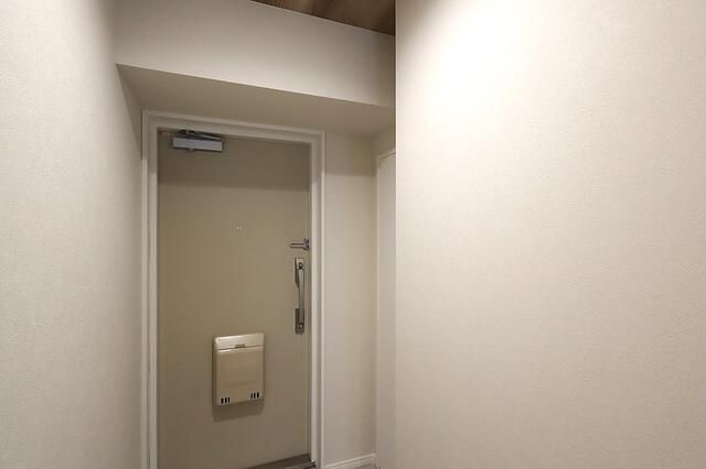 Renovated 2LDK Apartment for Sale in Yao, Osaka - Image 1