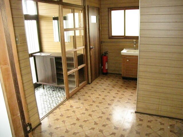 7SLDK House for Sale on 1260 sqm Land in Yubetsu, Hokkaido - Thumbnail 2