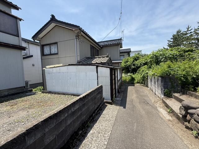 6DK Detached House for Sale in Kashiwazaki, Niigata - Near Seaside Park - Thumbnail 2