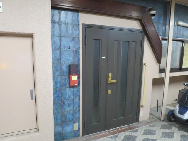 Converted One-Room Apartment for Sale Near Mihara Station, Hiroshima - Thumbnail 3