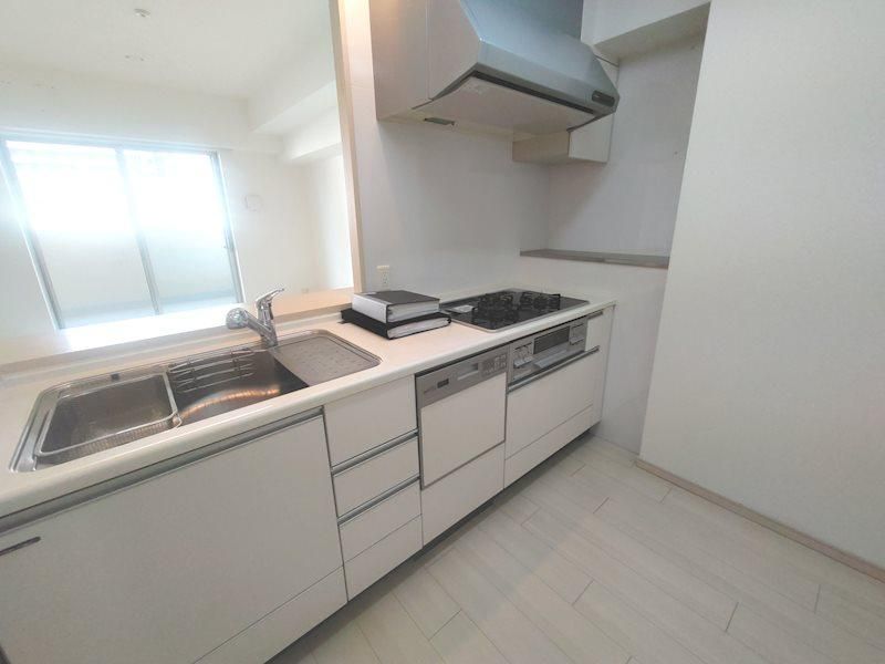 3LDK Tower Apartment for Sale Near Keihan Shori-en Station, Osaka - Thumbnail 4
