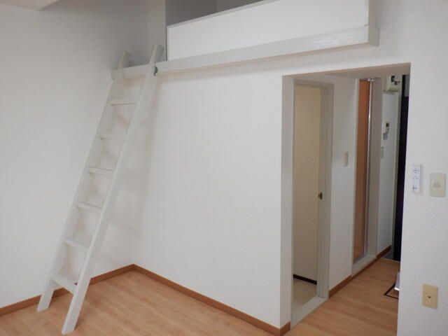 1K Apartment for Rent in Akita City - 25,000 JPY, No Deposit - Thumbnail 2