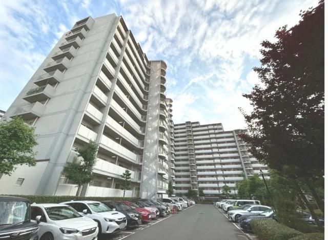 Renovated 3LDK Apartment in Moriguchi, Osaka | Maple Park Square - Image 1