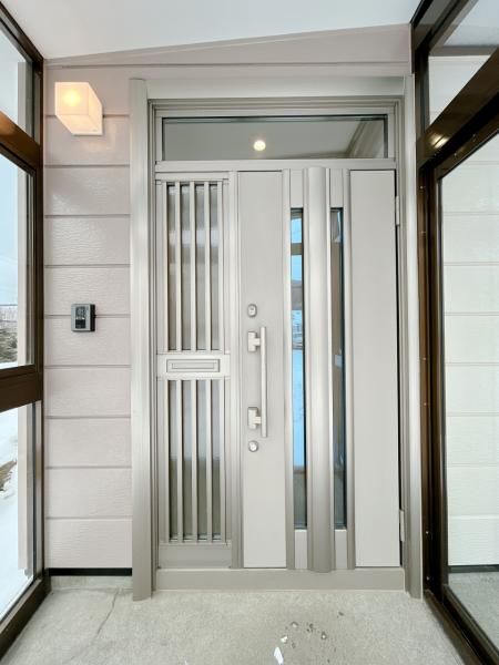 Renovated 3LDK House with 3-Car Parking in Sapporo's Teine Ward - Thumbnail 4