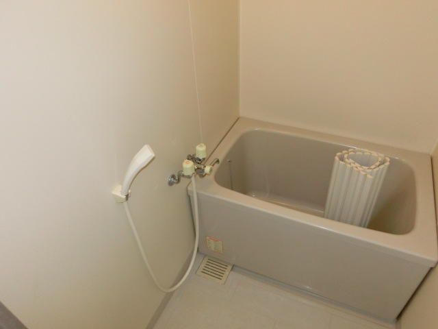 1K Apartment for Rent in Aisho Town, Shiga - 34,000 Yen - Thumbnail 2