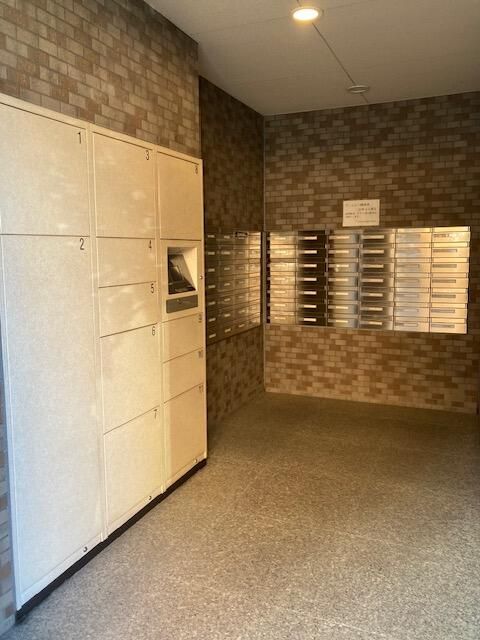 1LDK Investment Apartment Near Hommachi Station, Osaka - Thumbnail 4