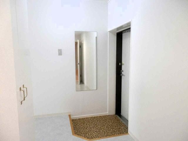 Renovated 1SLDK Apartment for Rent in Sennan City, Osaka - Thumbnail 2