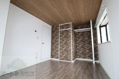 1K Apartment for Rent near Shijonawate Station, Daito City - Thumbnail 3
