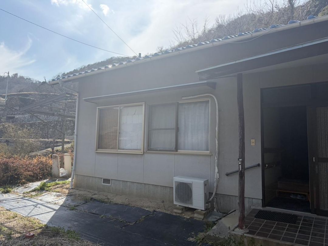 5DK Wooden House for Sale in Okayama City with Large Land - Thumbnail 2