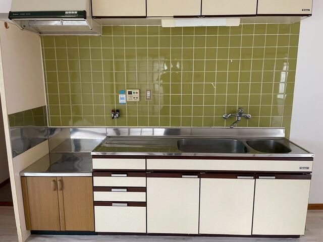 3LDK Apartment for Sale in Takatsuki with Triple-Aspect Sunlight - Thumbnail 3