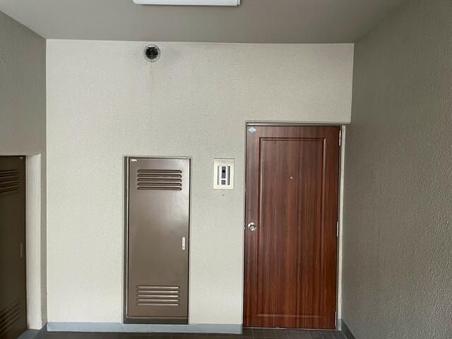 3LDK Apartment for Sale in Takatsuki with Triple-Aspect Sunlight - Thumbnail 4