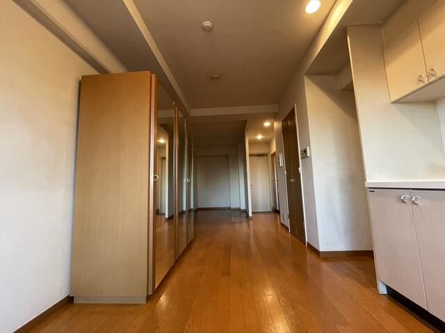 1R Apartment for Sale near Shirokanedai Station, Minato, Tokyo - Thumbnail 3