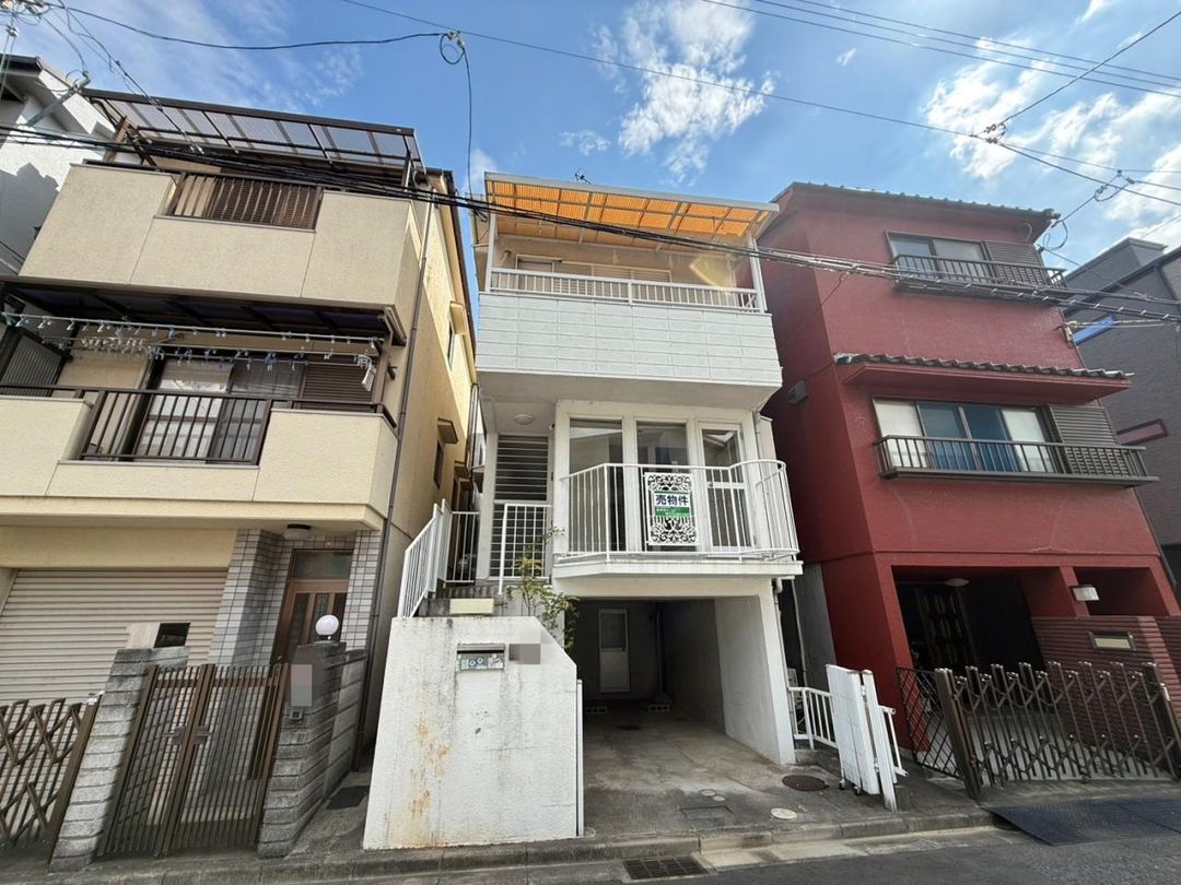 3-Story 3LDK House for Sale in Takatsuki, Osaka - Thumbnail 2