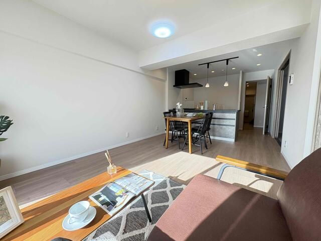 Renovated 3LDK Apartment with Walk-in Closets in Minoh, Osaka - Thumbnail 2