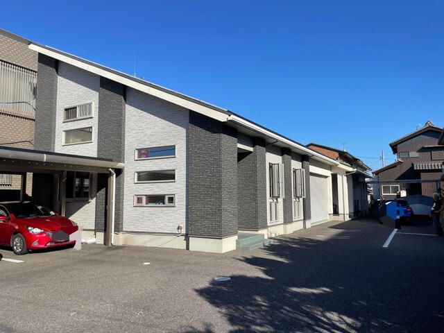 Shop & Home with Solar Power & 12+ Car Parking in Nishio - Thumbnail 2