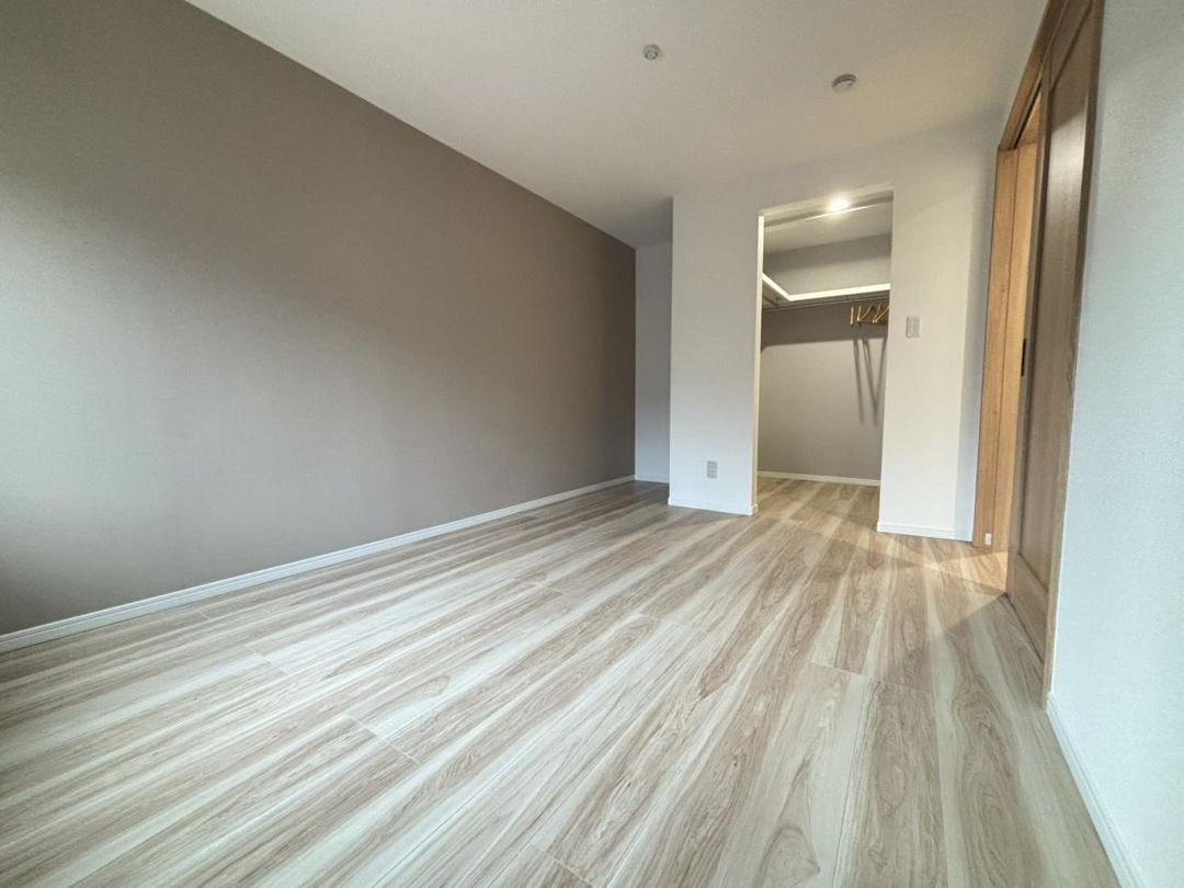 Renovated 4LDK House in Sapporo's Hiraoka | 2-Car Parking - Thumbnail 2