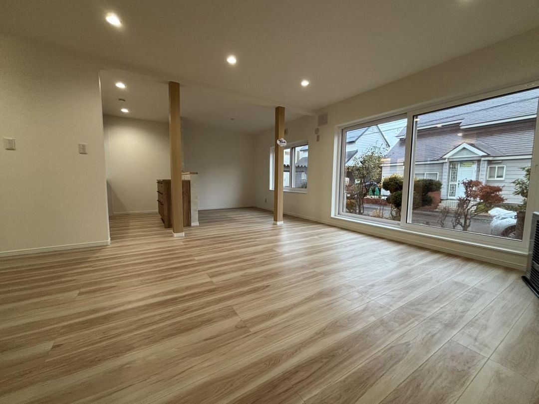 Renovated 4LDK House in Sapporo's Hiraoka | 2-Car Parking - Thumbnail 4