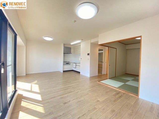 Renovated 3LDK Apartment for Sale in Sakai, Osaka - Thumbnail 3