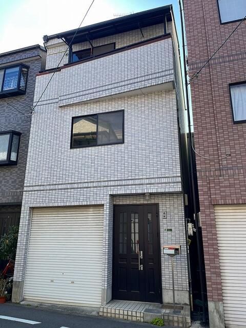 4LDK House with Garage Near Midoribashi Station, Osaka - Thumbnail 2